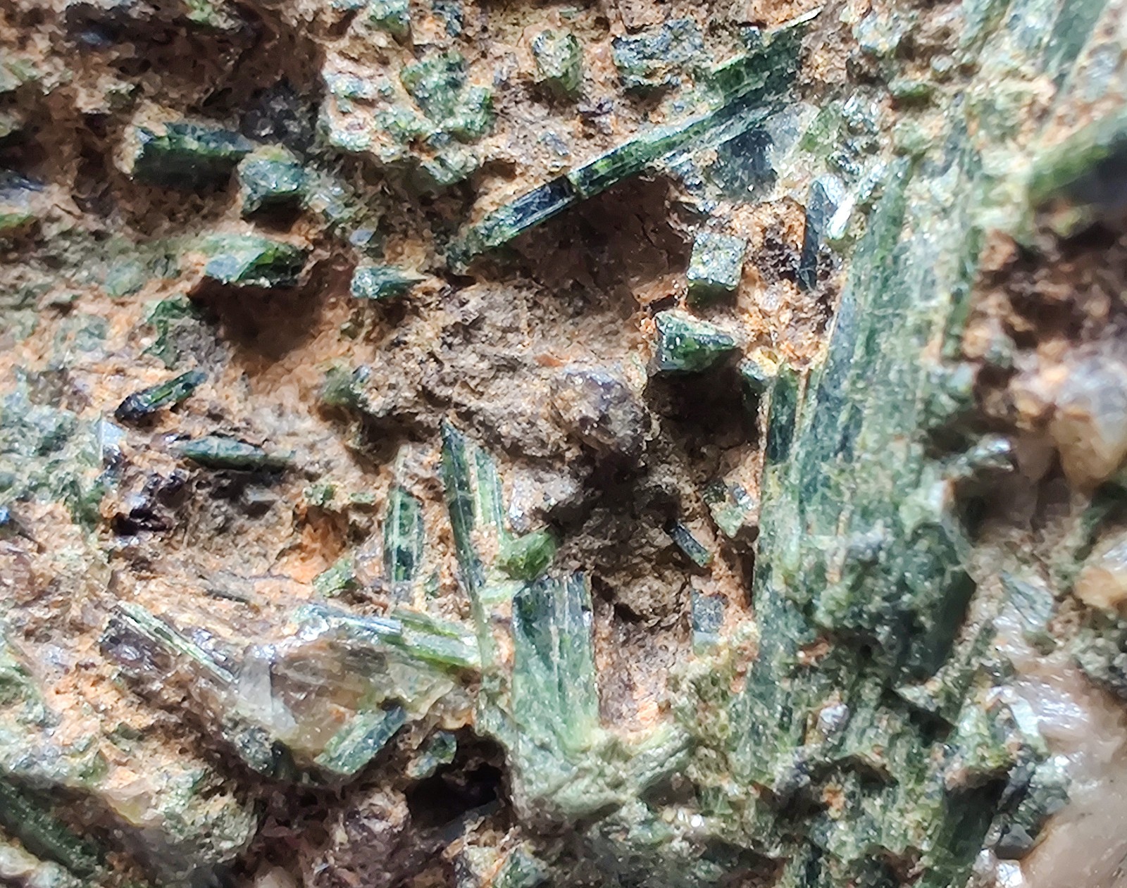 Aegirine crystals on Anorthoclase Feldspar. Stettin, Wisconsin. 574 grams.