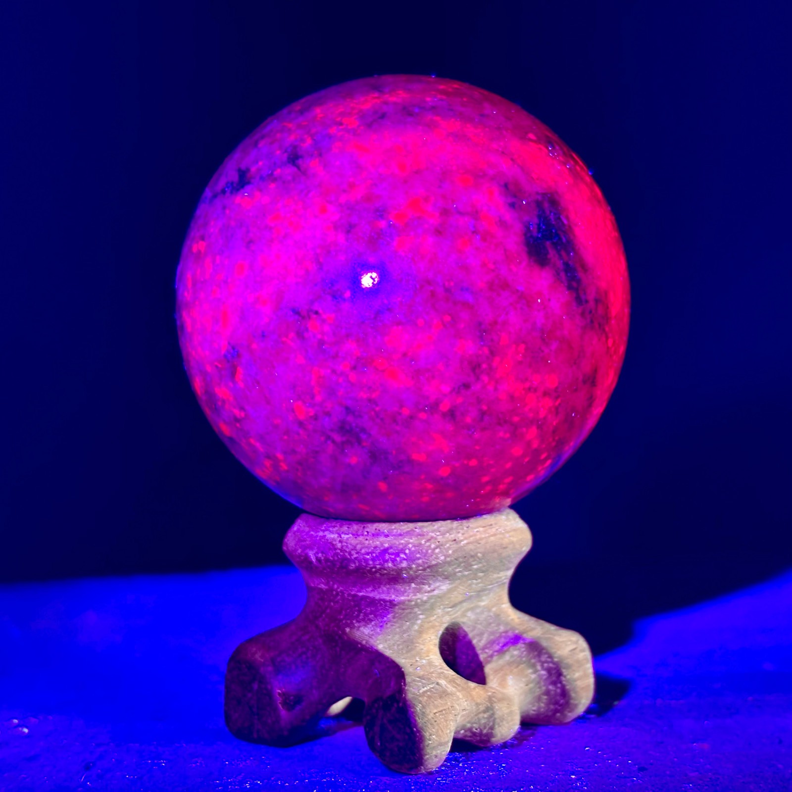 205G Natural Blue Sapphire And Ruby Sphere Fluorescent Glow Under UV Light