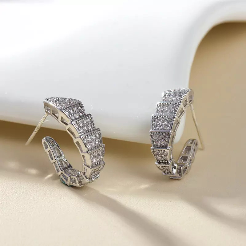 Women’s Fashion Jewelry Silver Rhinestone 3/4″ Hoop Earrings A pair