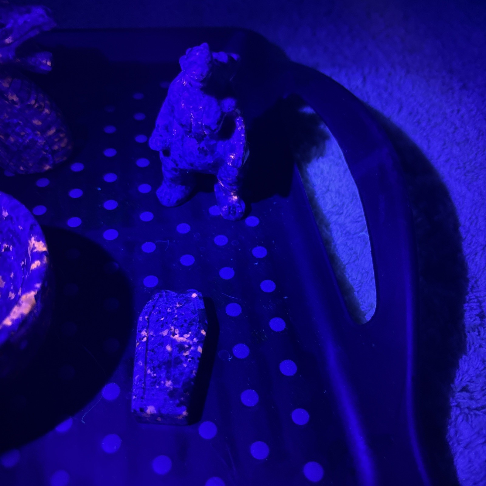 Lot Of 7 Yooperlite Crystals Alien Skull Dragon Godzilla Snake Bowl Gravestone