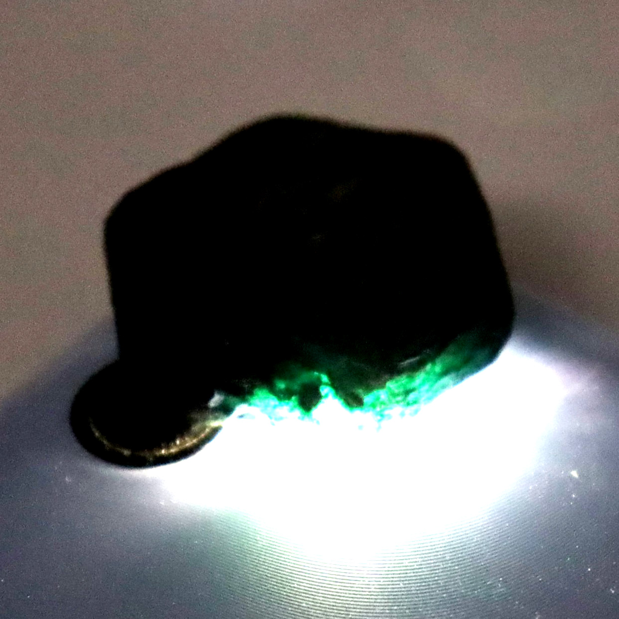 Colombia Green Emerald Rough Certified Loose Gemstone Hexagon Shape 123 Ct