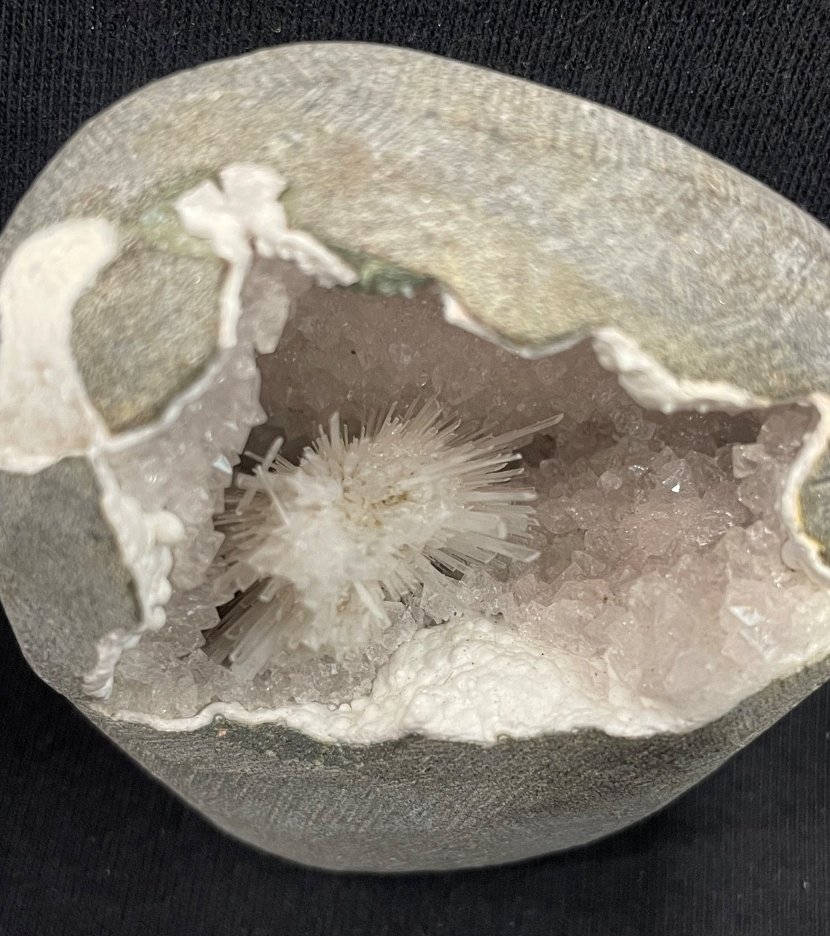 Scolecite spray in cluster in natural quartz in mm W/ formation of geode