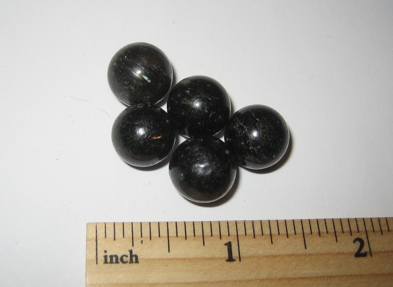 5 POLISHED 12mm AUTHENTIC NUUMMITE STONE MINERAL DRILLED BEADS GREENLAND 14g *2