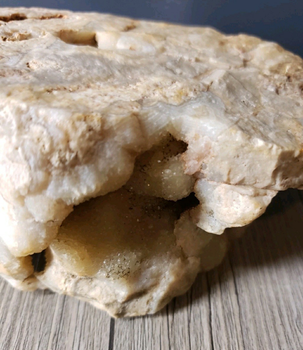 Set Of 3 Geode Rocks.Quartz Agate Quarter Piece Decor 5.5″ X 4″ And 5×3 ” 6×4″