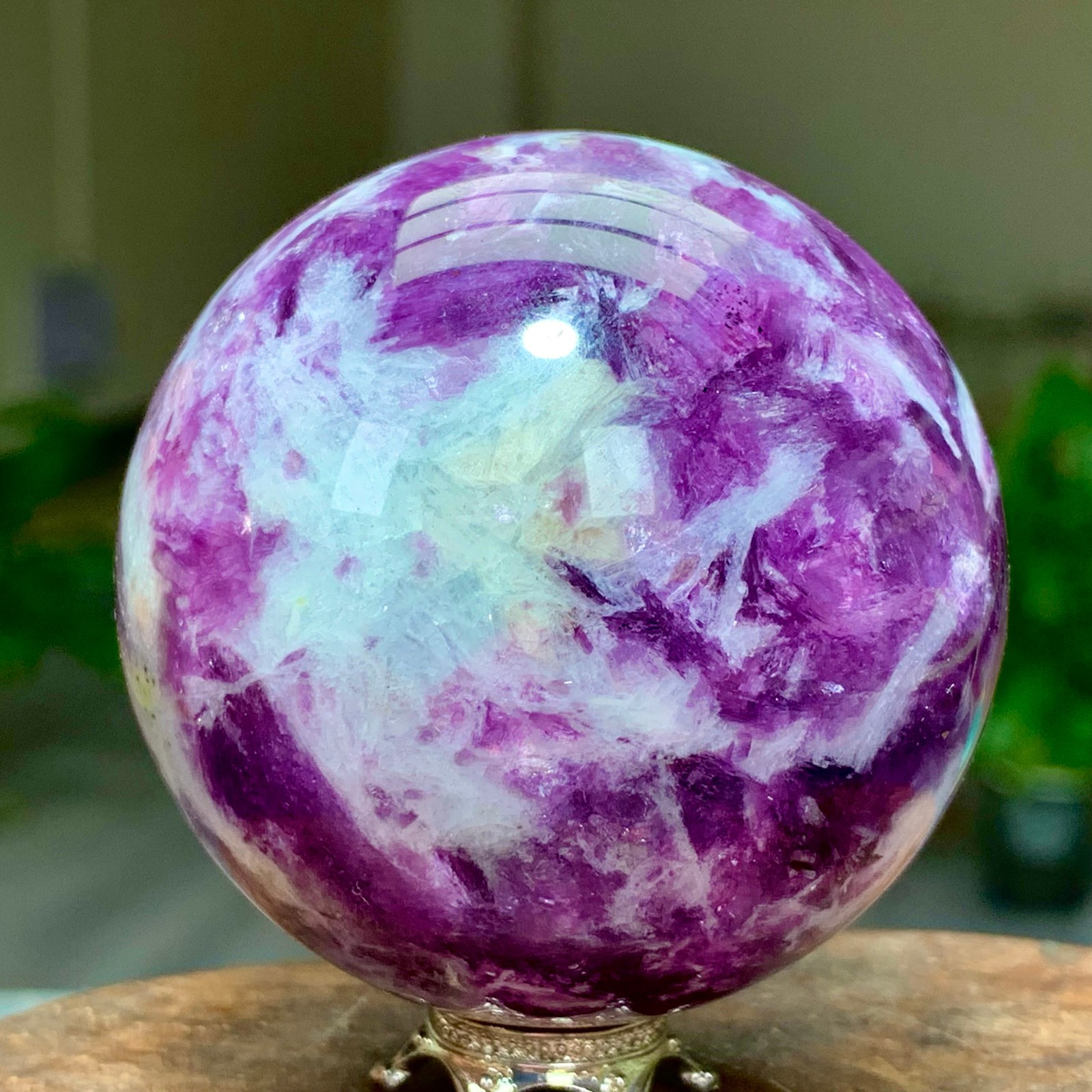 265G Natural Beautiful Purple Lithium Mica Crystal Spherical Mineral Sample