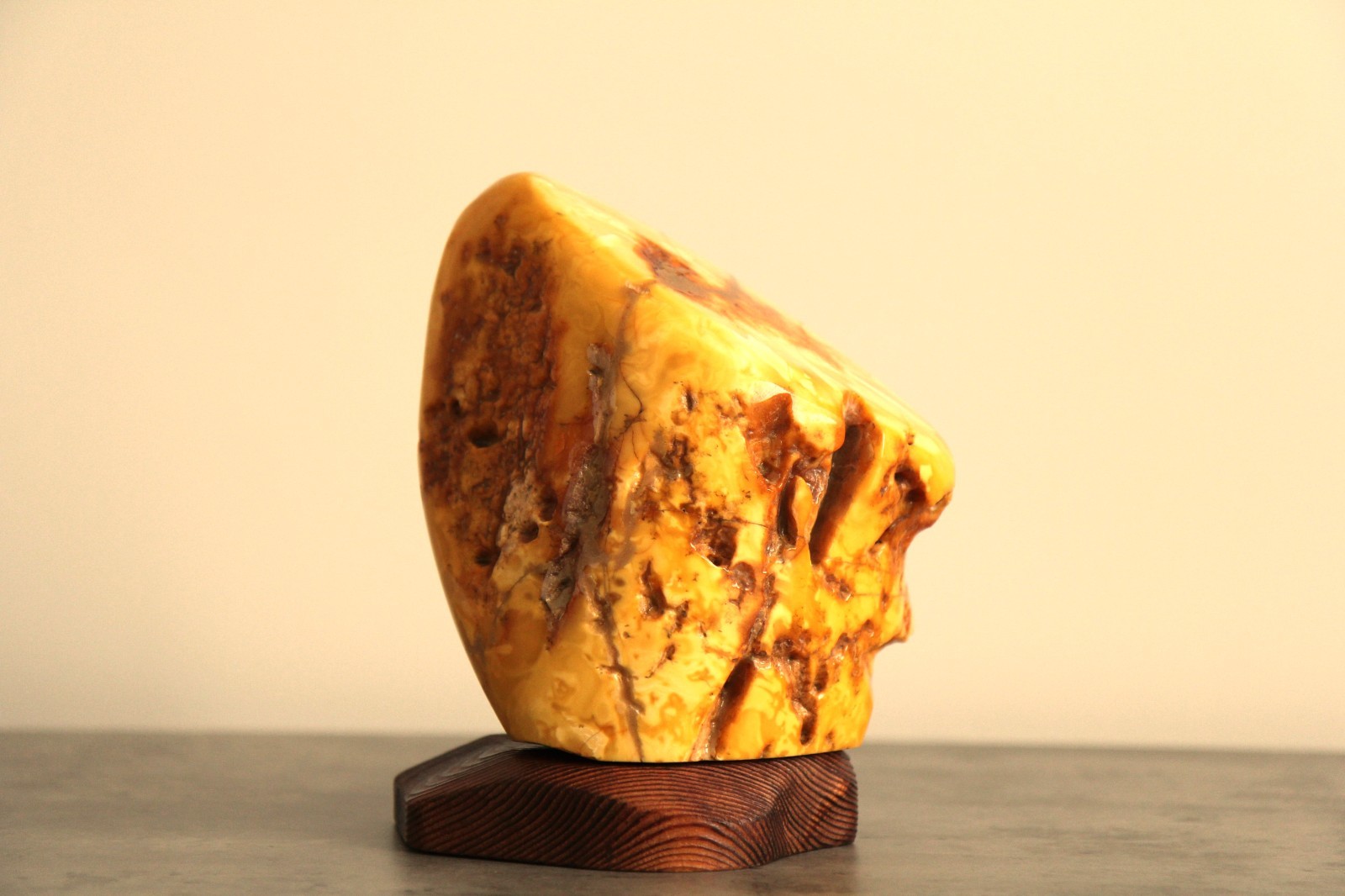 HUGE Baltic butterscotch Amber – 1025 G – Exceptional specimen with TIGER LINES