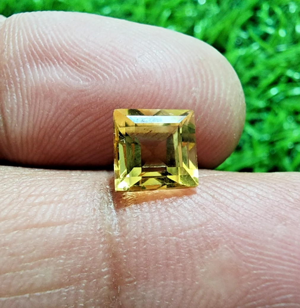 Natural Golden Citrine Topaz 2 Carat Faceted Square Cut Loose Stone (7X7X5 MM)
