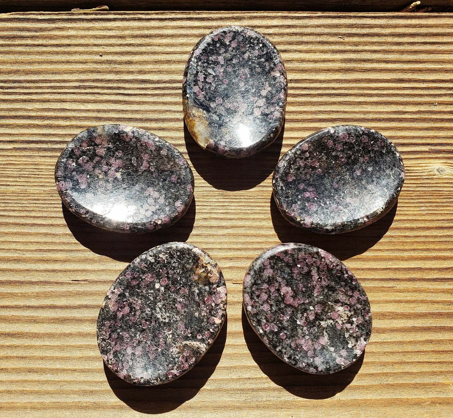 NATURAL RUBY IN MATRIX GEMSTONE WORRY STONE (ONE)