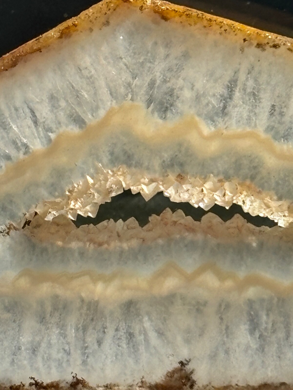 excellent large sized polyhedroid agate