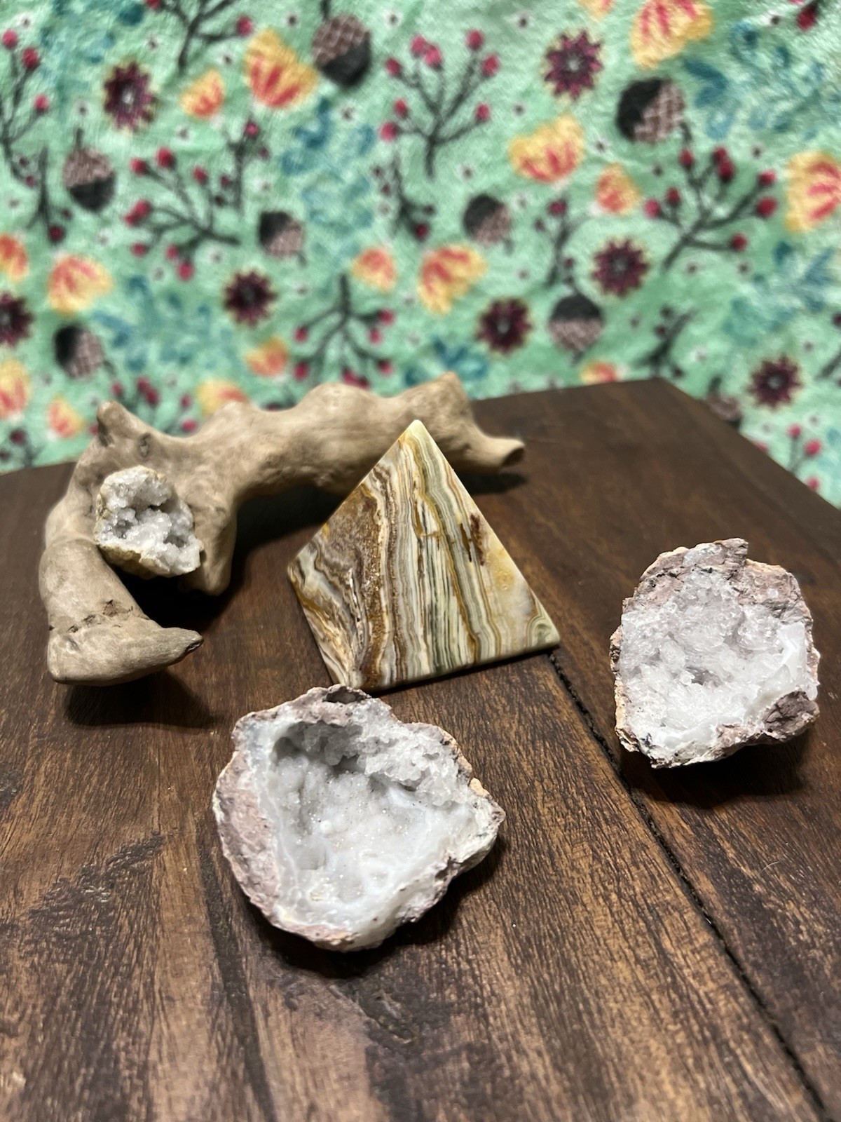 Crystal Geode Driftwood Decor Set Natural Onyx Stone Pyramid