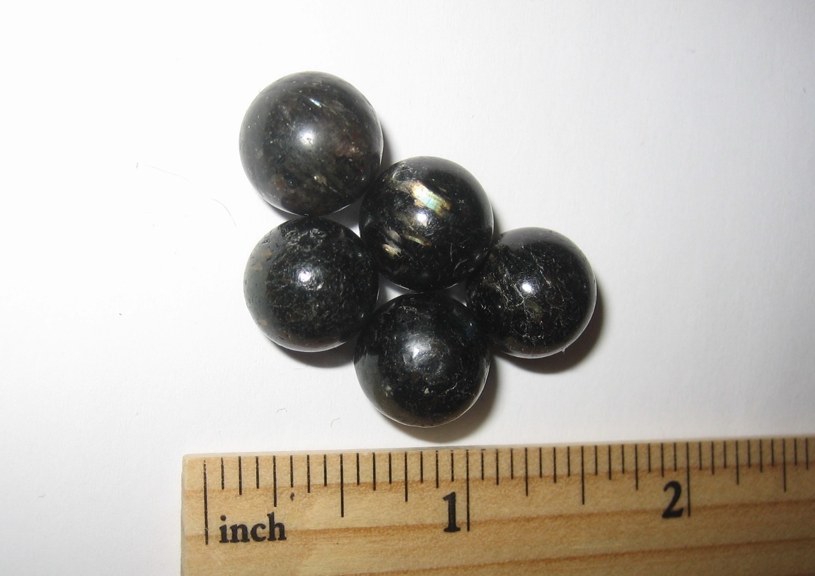 5 POLISHED 12mm AUTHENTIC NUUMMITE STONE MINERAL DRILLED BEADS GREENLAND 14g *2