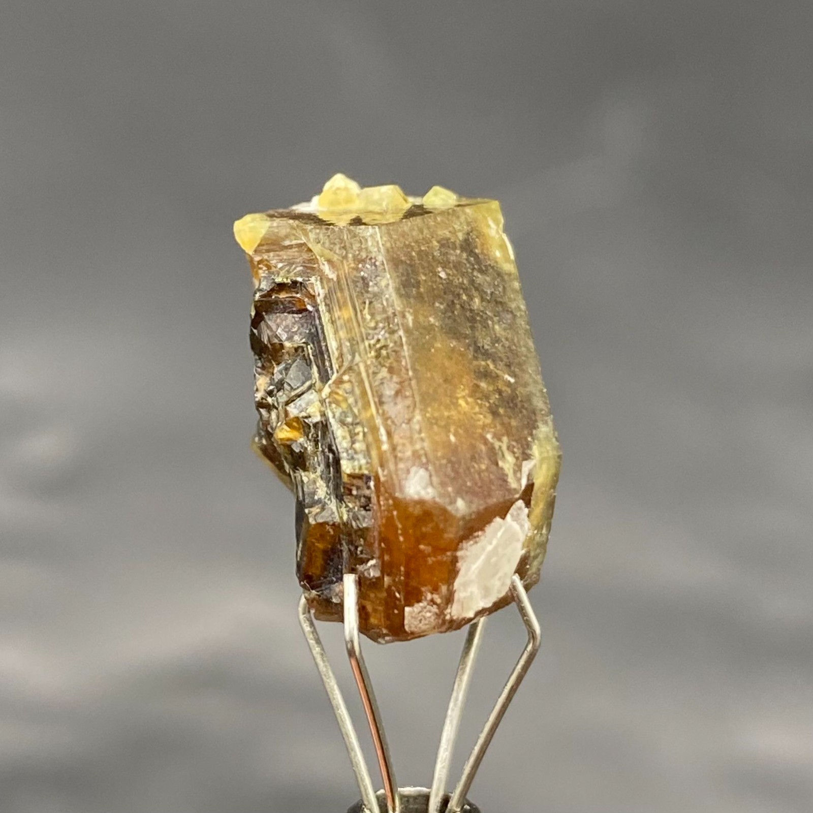 Andradite Garnet , Pakistan Mineral Specimen , ( 23 Carats , 17 x 15 x 9 mm )