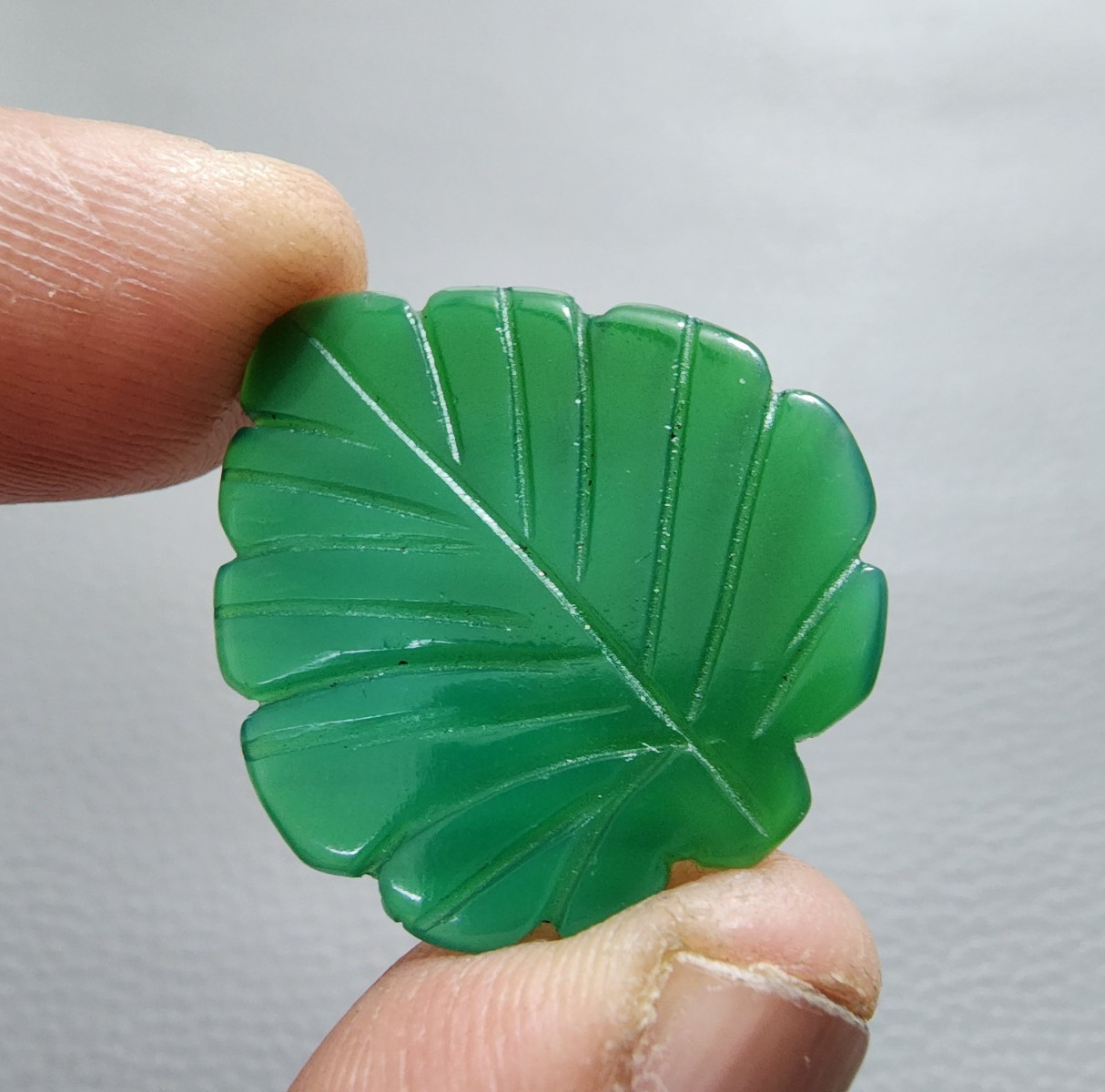 23.40 Carat Natural Green Onyx Leaf Carving Hand Made Loose Gemstone For Jewelry