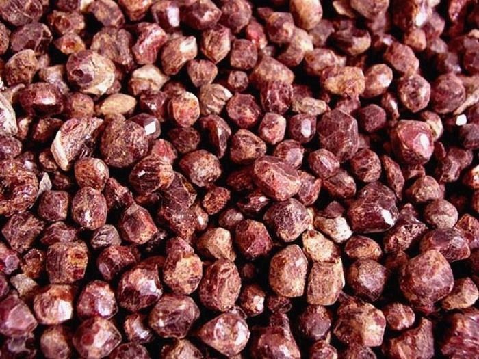 Garnet crystals red all natural 1/4-1/2 inch 100 plus pieces 1 pound lot