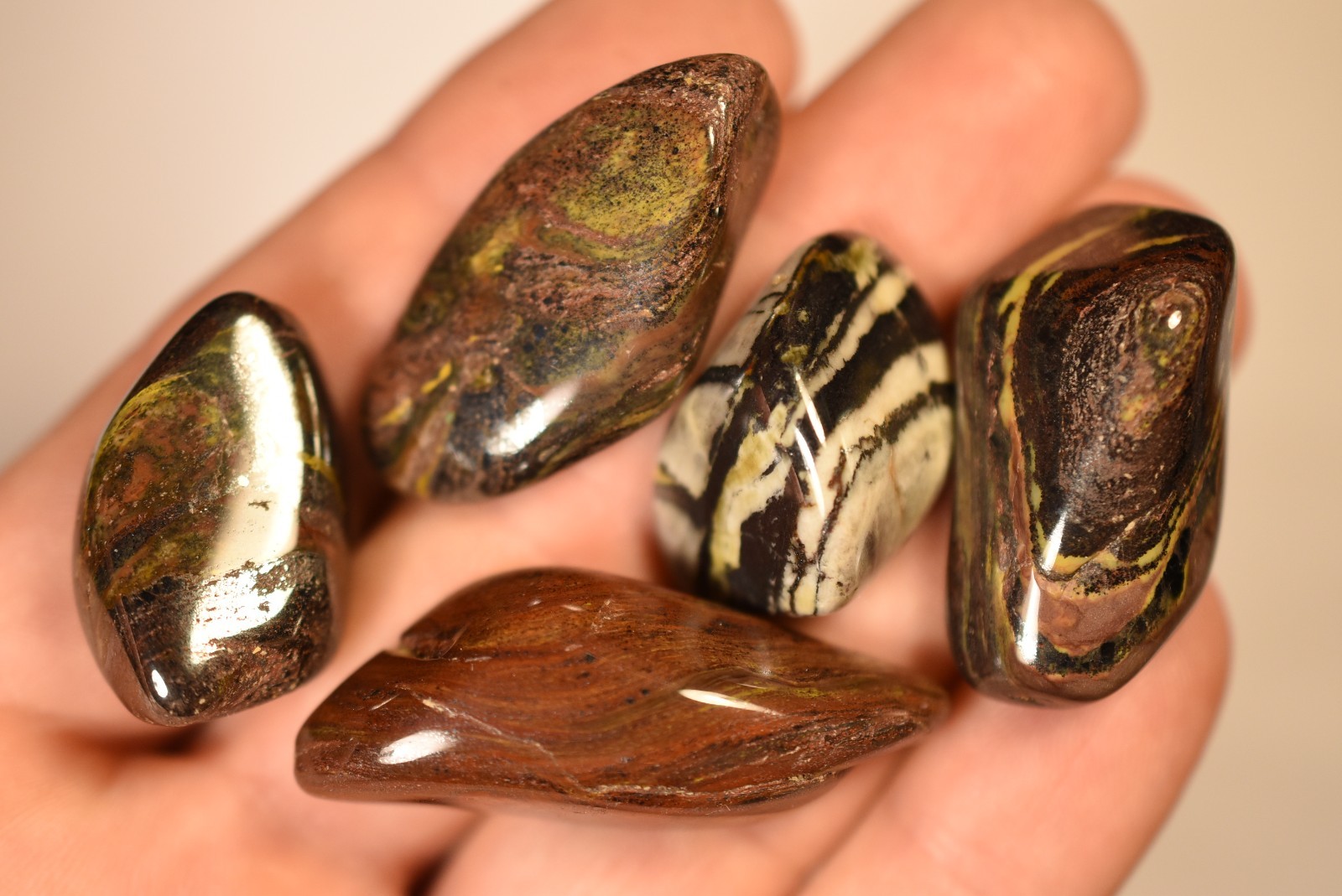 5 *MUGGLESTONE* Tumbled Stones 2-4cm 57.2g Natural Stone Hematite Jasper