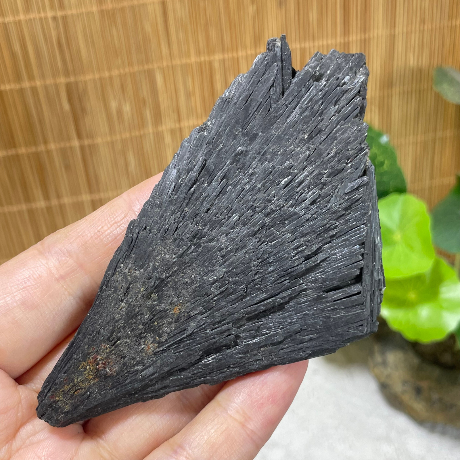 75g Natural Irregular natural black crystal cluster mineral specimen（dian qishi）