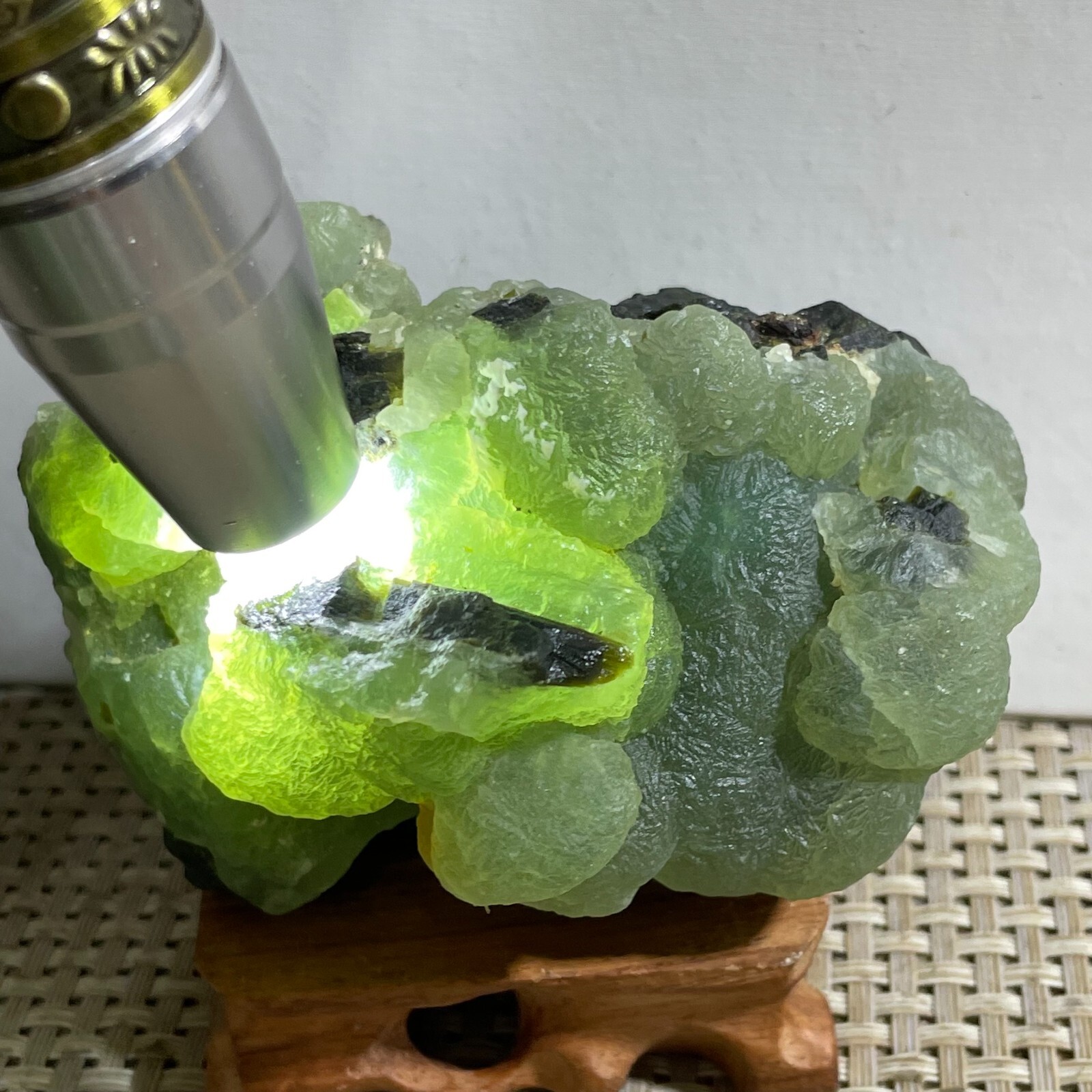 Natural green chalcedony grape agate crystal specimen Indonesia 472g b104
