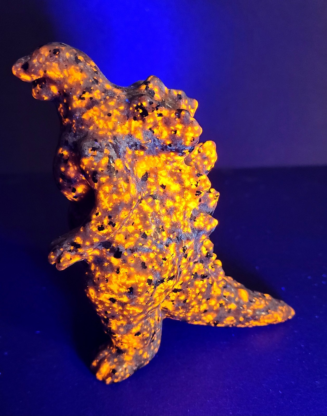 4.6″ 364g Awesome UV Reactive Yooperlite Godzilla Crystal Stone Carving Statue