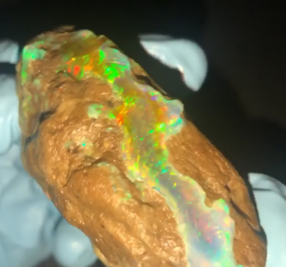 VIDEO Ethiopian Rough Opal Stunning Specimen almost 700ct huge gem crystal USA