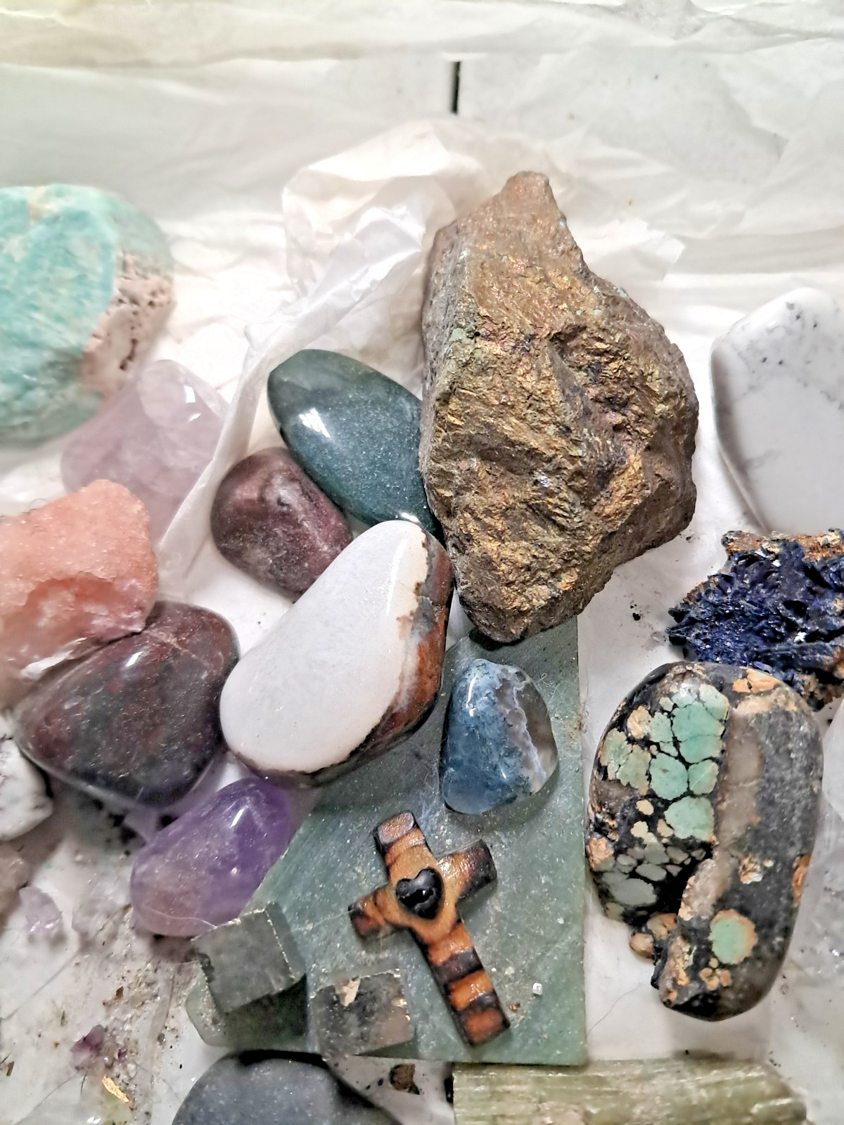 Mixed Lot of Assorted Crystals/ Rough & Tumbled Stones 2.7 lbs