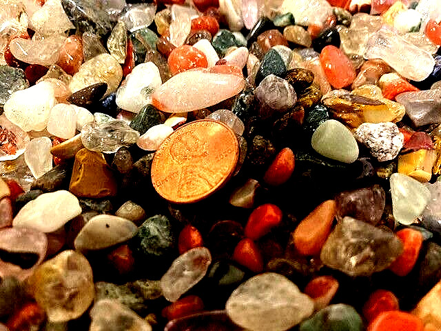 Nice Mixed 100’s of Gem Chips, Crystals and all Nice Natural Colors 8oz & Gift