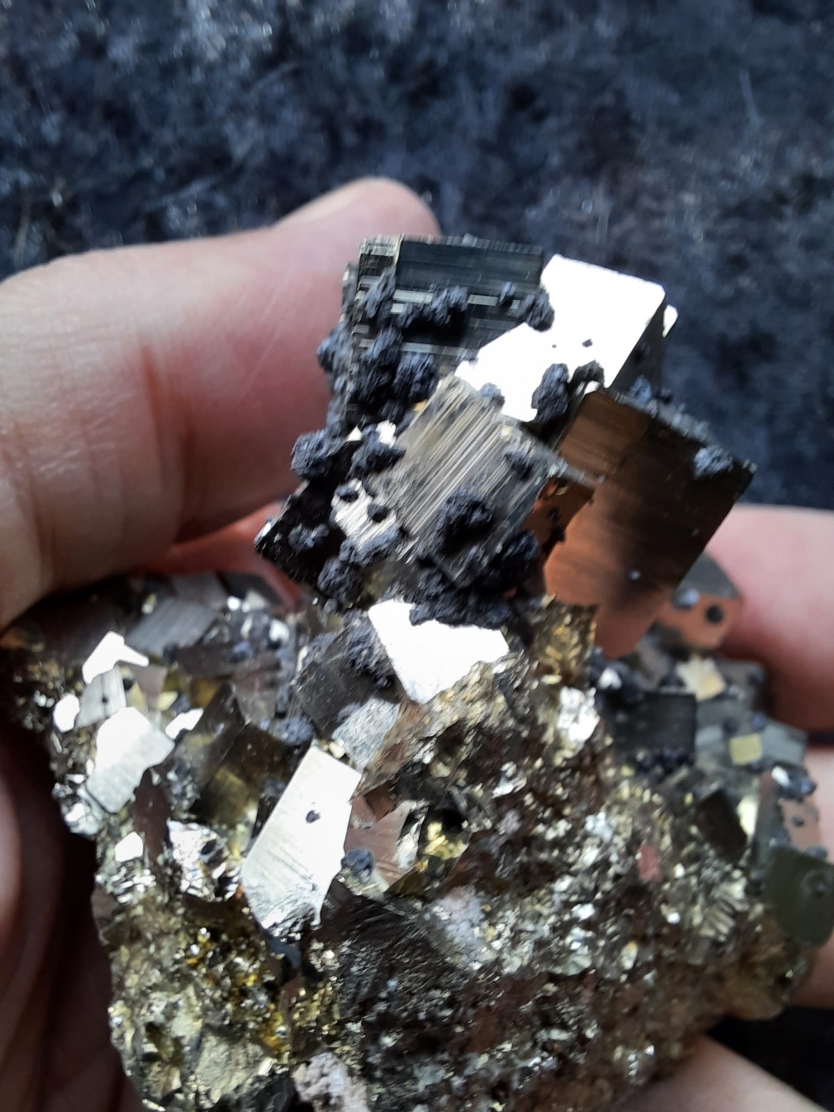 100% Natural High Quality PYRITE Crystal CUBE Cluster with SPHALERITE Peru 235gr