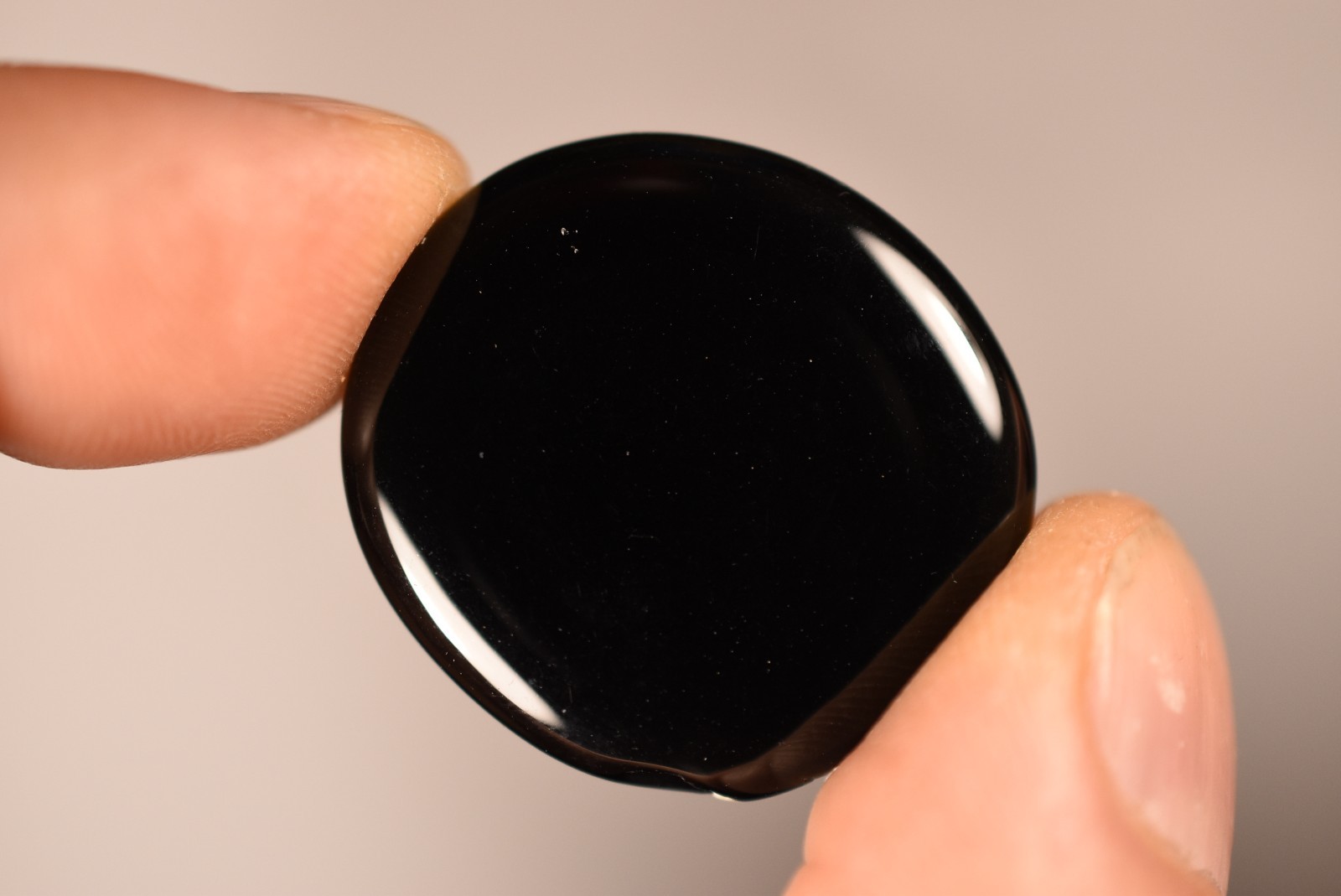 *OBSIDIAN* Flat Stone 3cm 8.9g Palm Worry Natural Stone Protection