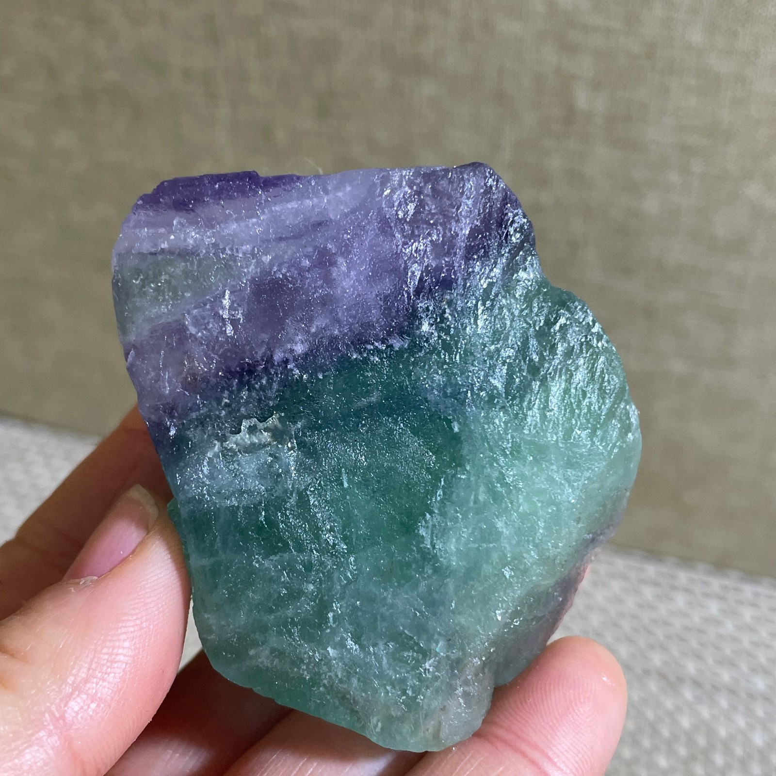 185g beautiful Rainbow Fluorite Rough stone specimens cure