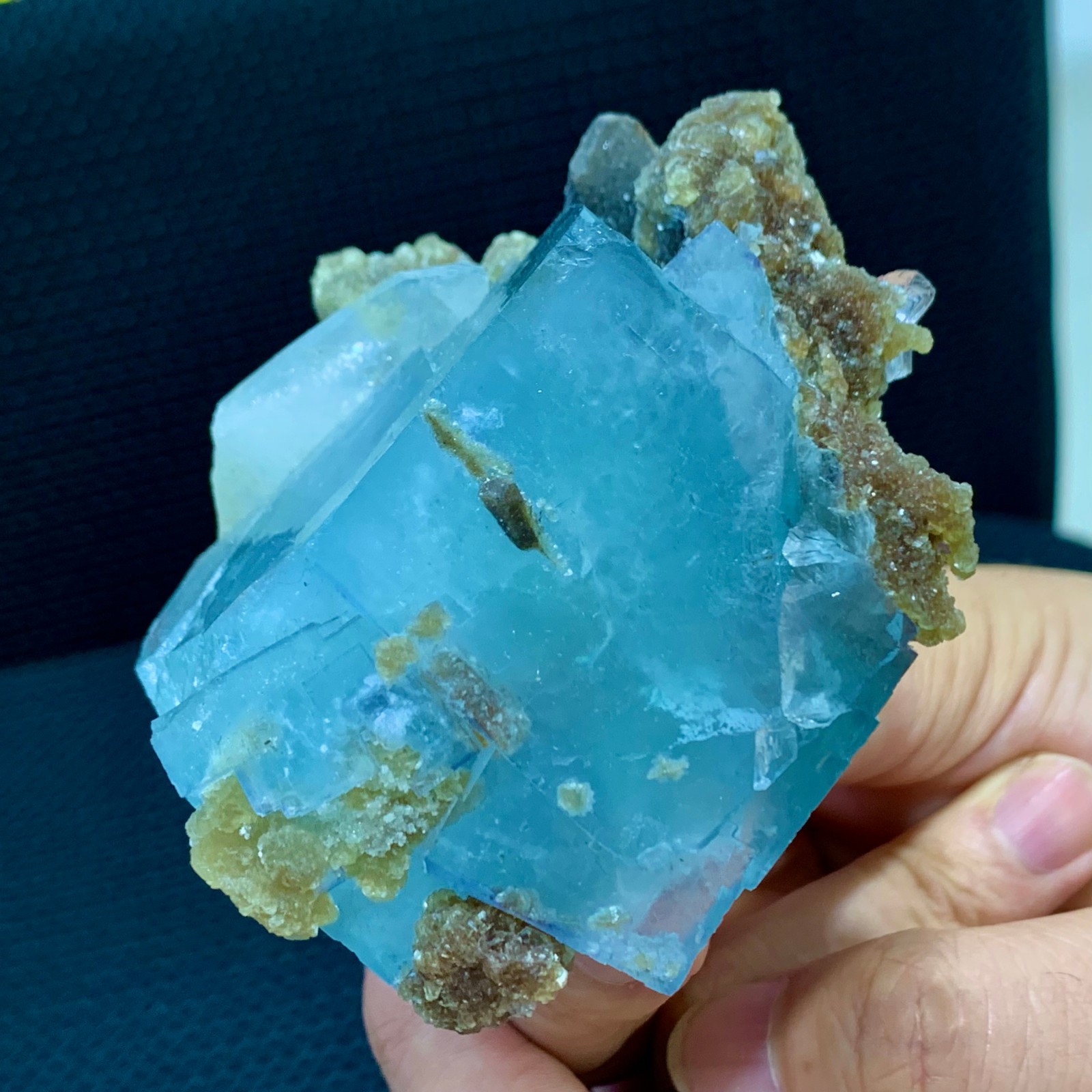 314G Rare transparent blue cubic fluorite mineral crystal sample/China