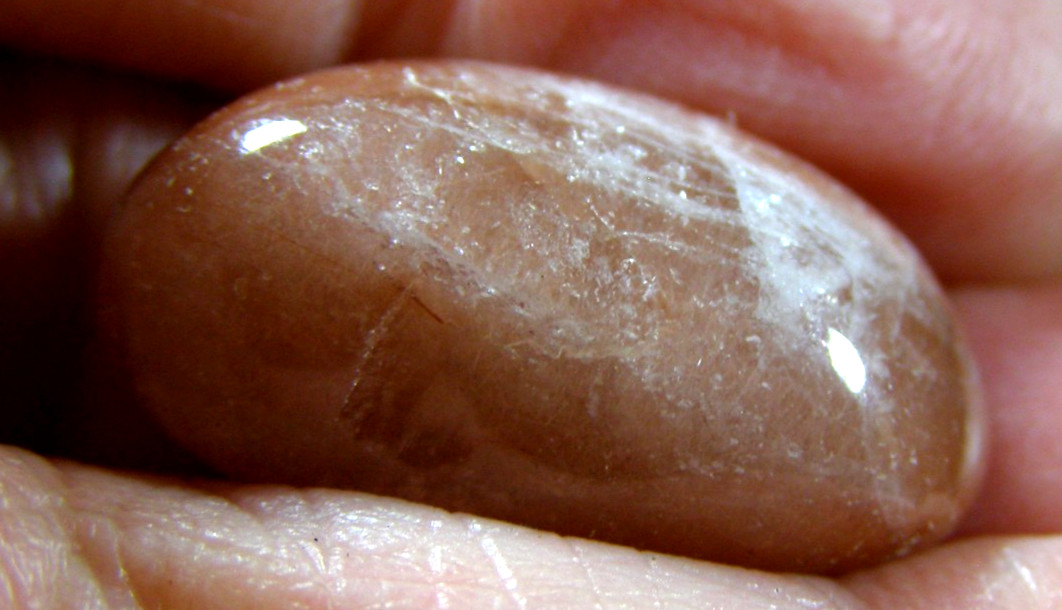 RED RUTILE QUARTZ TUMBLESTONE 2.5 x 1.3 cms 5.69 gms #9