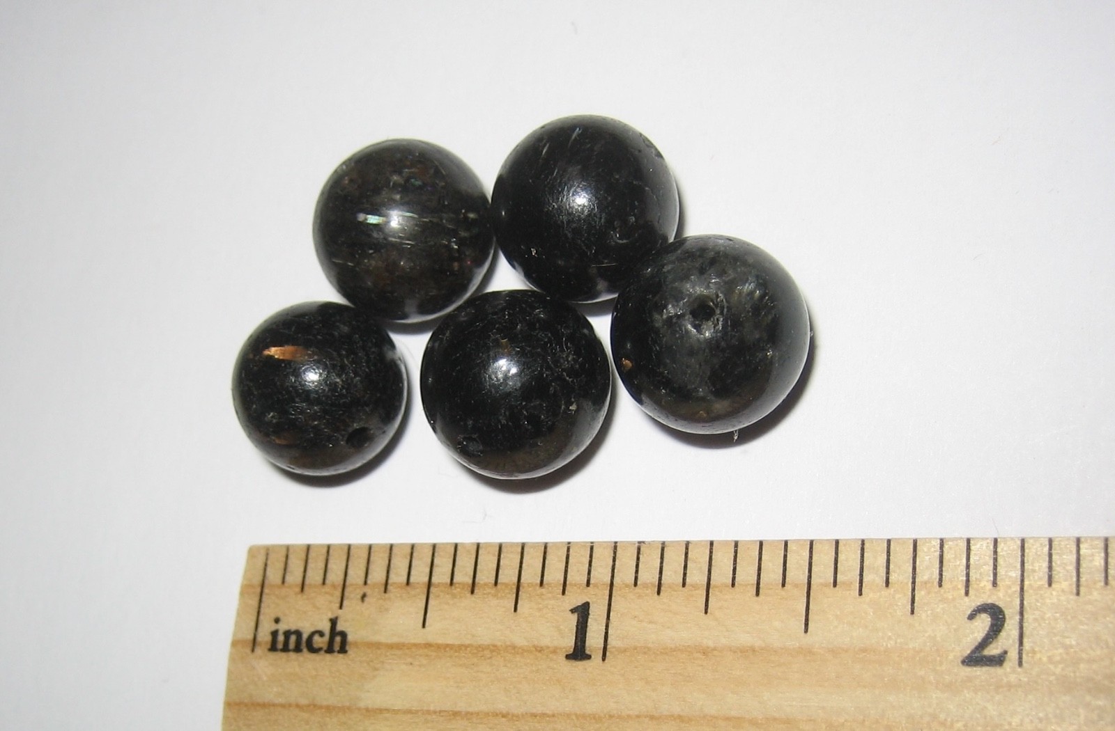 5 POLISHED 12mm AUTHENTIC NUUMMITE STONE MINERAL DRILLED BEADS GREENLAND 14g *2