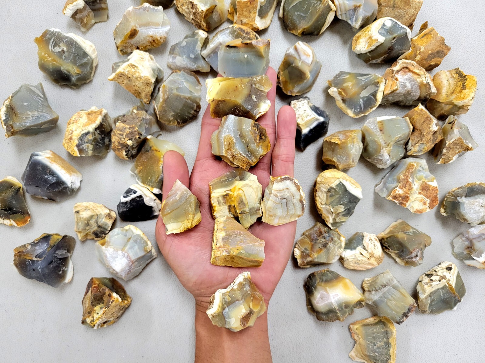 Raw Rough Yellow Carnelian Agate Crystals Bulk Stones from India for Tumbling