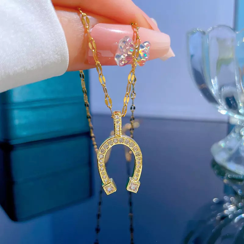 Women’s Fashion Jewelry Gold Cubic Zircon Horseshoe Pendant Necklace 1PC