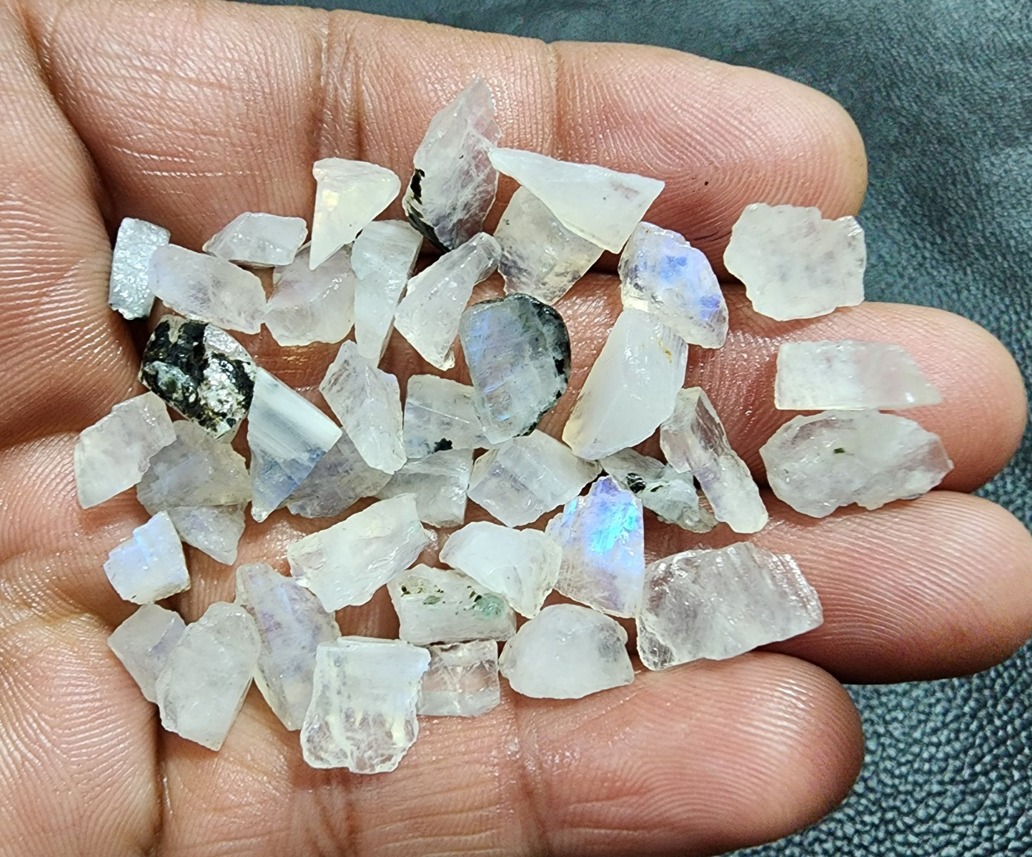 White Rainbow Moonstone Rough – 40pcs 8–13mm Natural Gems, Blue Flash Beauty