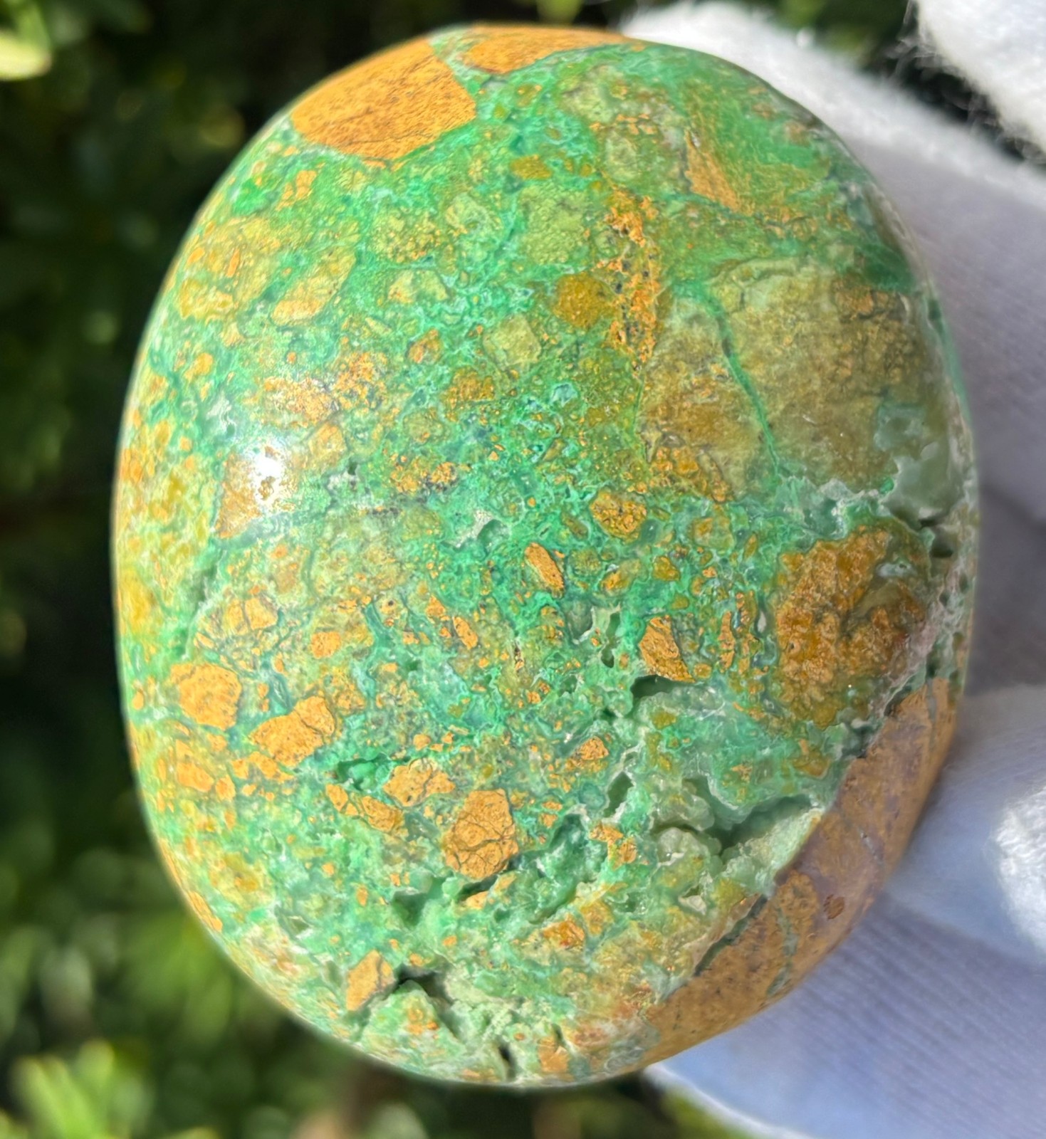 USA SALE 96g GREEN SMITHSONITE TEXTURED PALM STONE PALMSTONE