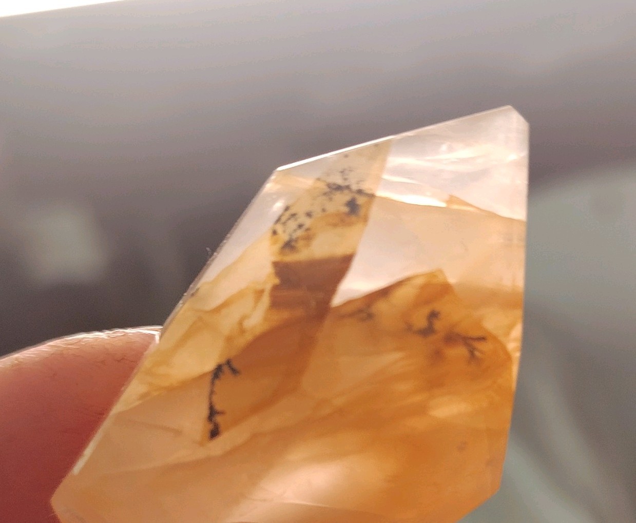 High-Quality Dendritic Golden Healer Quartz Cut Point – 2.2″