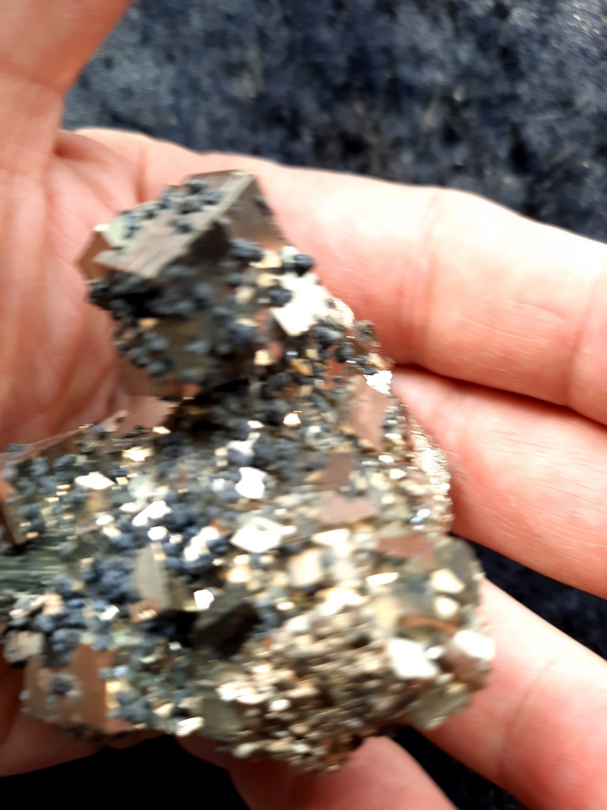 100% Natural High Quality PYRITE Crystal CUBE Cluster with SPHALERITE Peru 235gr