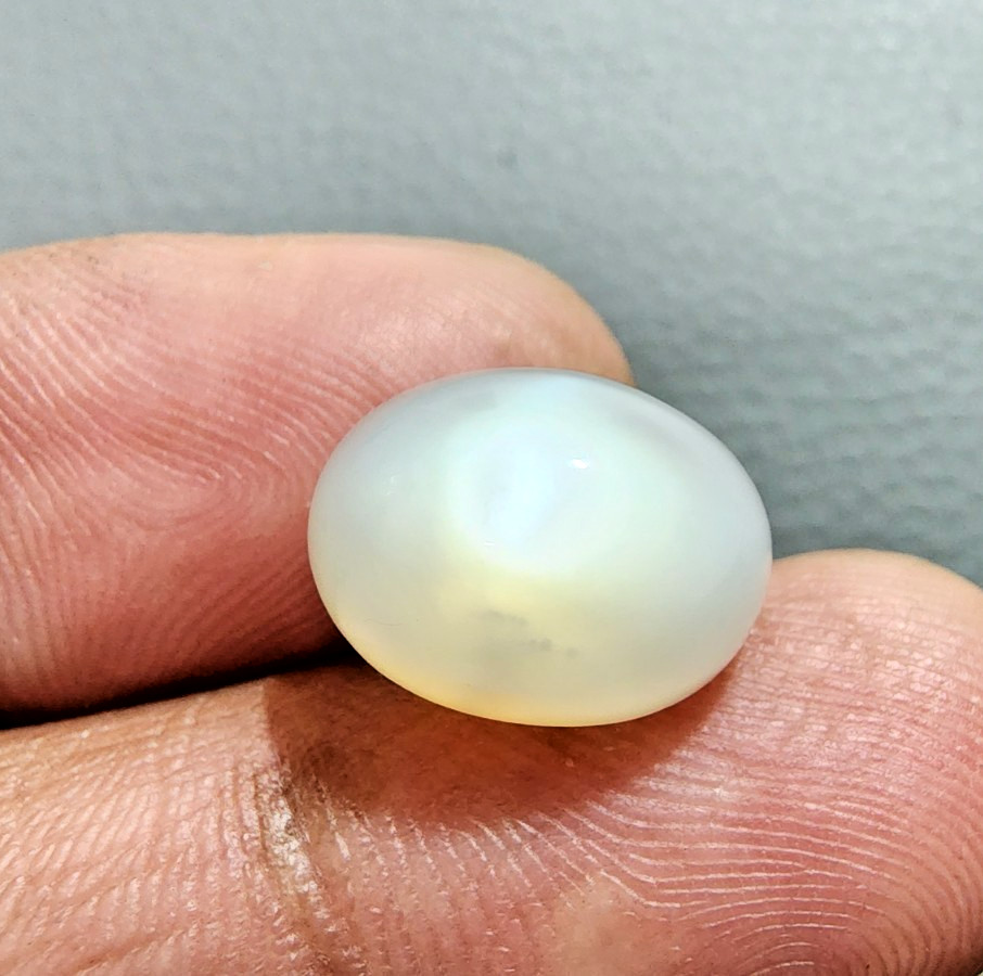 White Moonstone Cabochon Oval Shape 10.50Ct Eye-Clean Loose Gemstone For Ring