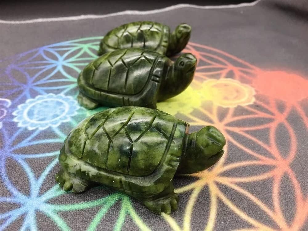 Green Jade Stone Turtle Statue Green Gemstone Mineral Specimen Home Decoration