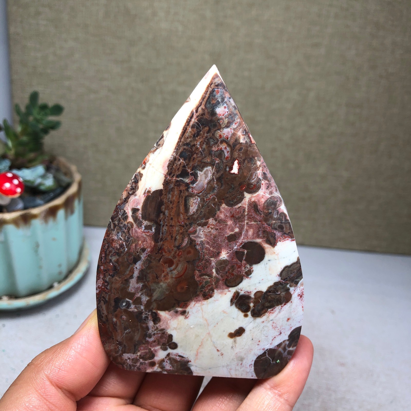 Natural l Indonesian Bloodstone agate point leaf Crystal specimens 146g A4912