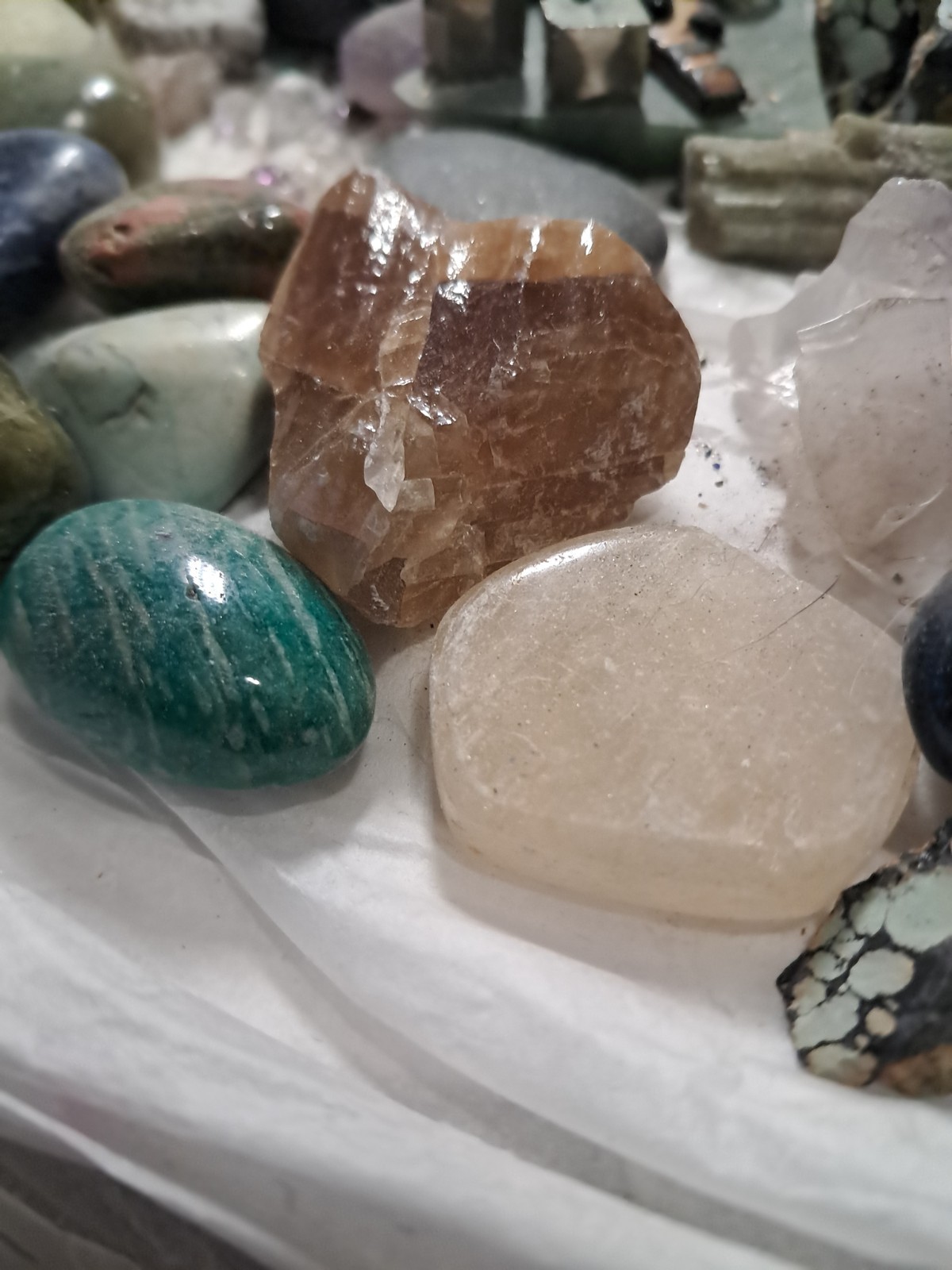 Mixed Lot of Assorted Crystals/ Rough & Tumbled Stones 2.7 lbs