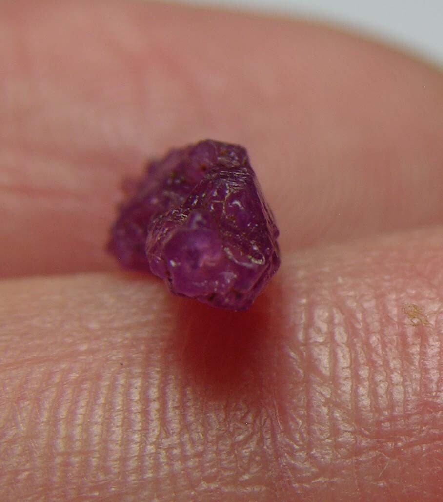1.65ct Vietnam 100% Natural Red Ruby Dogtooth Crystal Specimen 0.30g 12mm