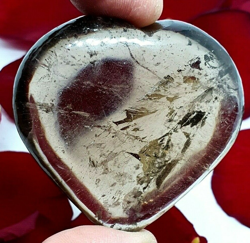 Smoky Quartz Heart Carving Real Crystal Protective Energy 86g 5.5 x 5 x 1.5cm s5