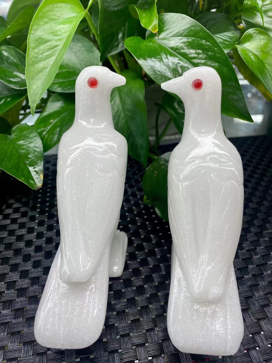 Natural White jade Quartz Crystal Carved Bird Skull Decor Healing random 1pc