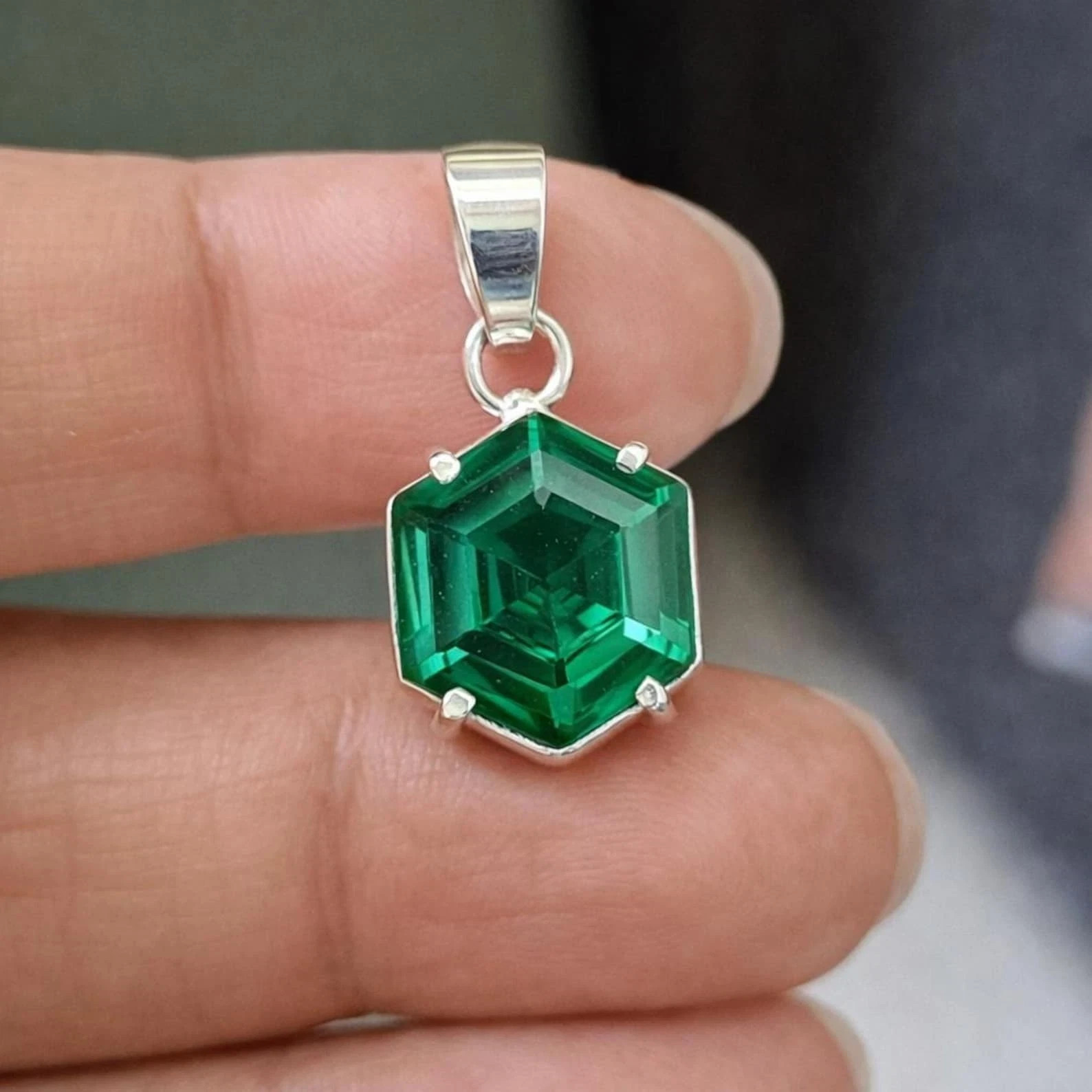 Natural 25 Ct Green Emerald IGL Loose Gems Hexagon 925 Solid Silver Pendant 6JHD