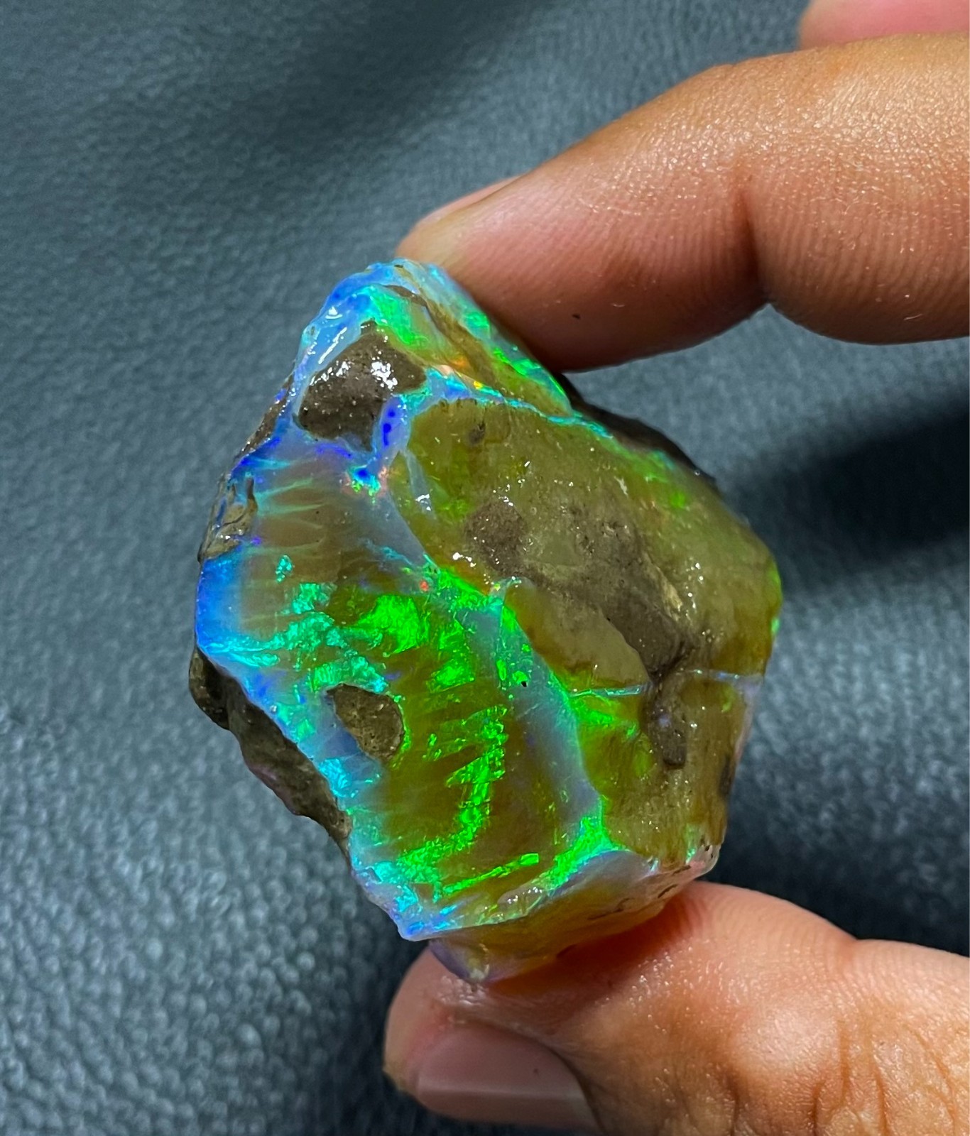 AA+ Ethiopian Opal Oil Rough Entreated Welo Fire Opal Multi Color Flash 192.8Cts