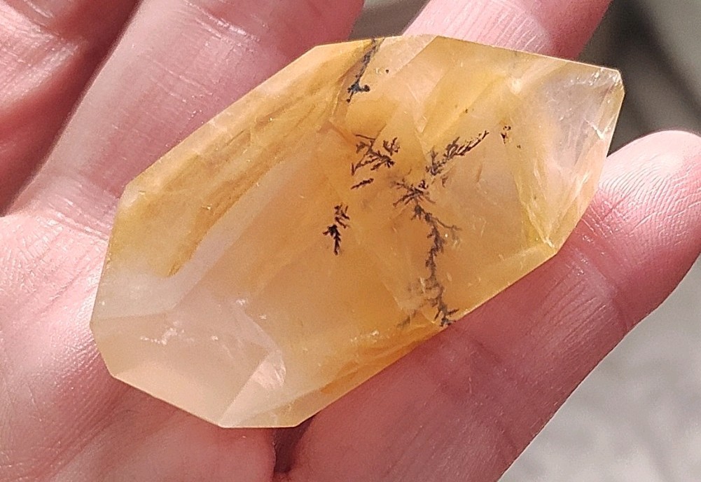 High-Quality Dendritic Golden Healer Quartz Cut Point – 2.2″