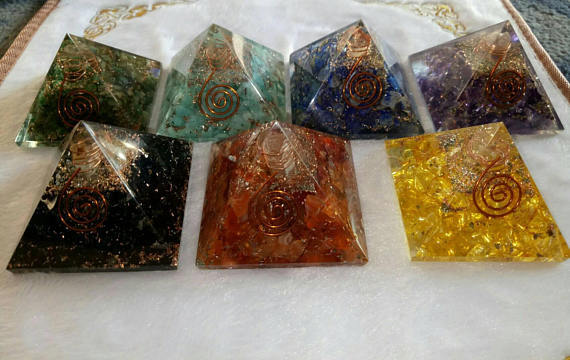 7x Chakras ORGONE Chakra Crystal PYRAMID SET Unique Stone And healing Properties