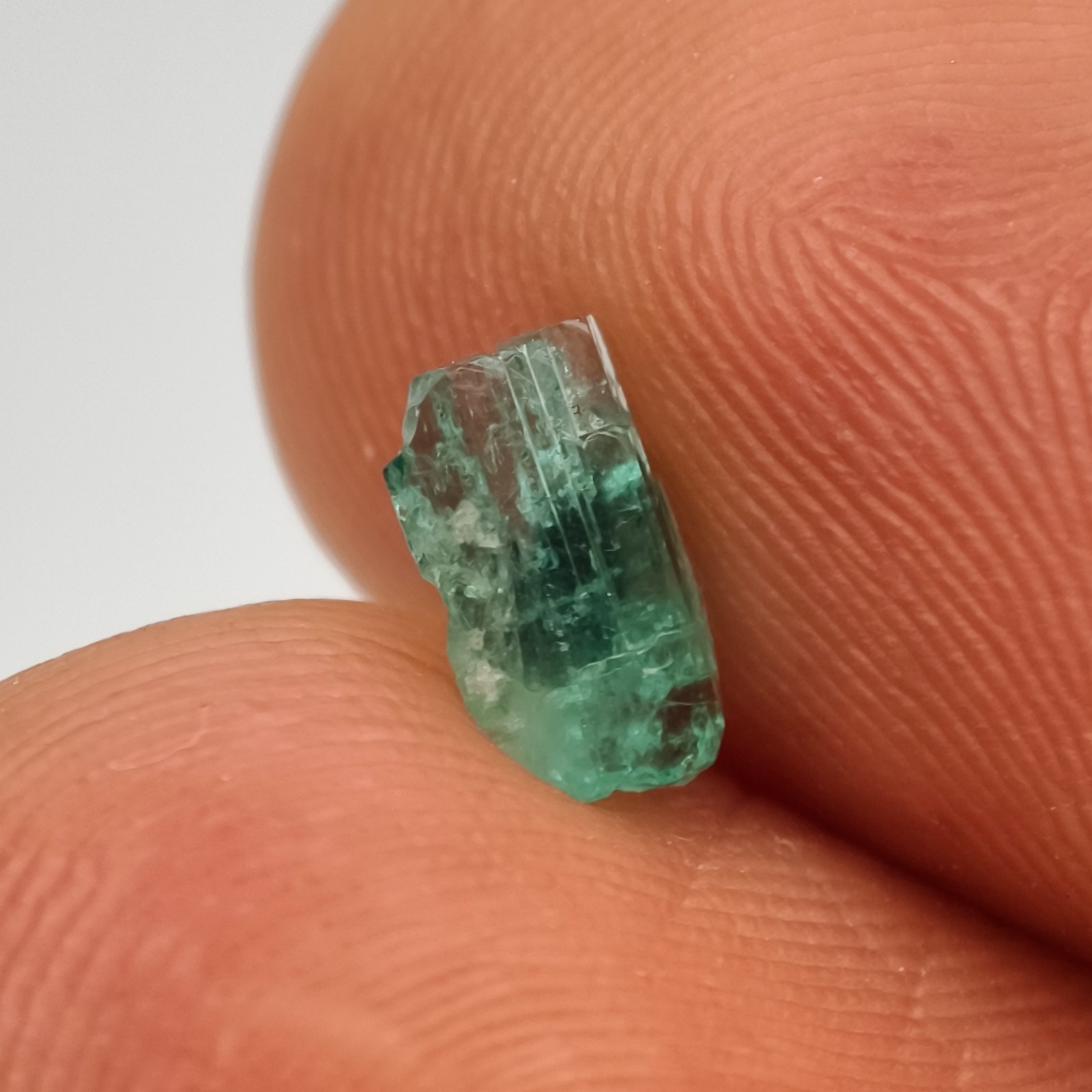 NATURAL EMERALD CRYSTAL GOOD QUALITY FROM MUZO COLOMBIA 0.59 Ct.