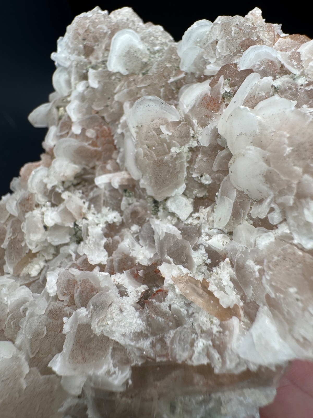 6342 Pink Petal Coin Calcite with Green Mica and FABULOUS UV 140g Fu Jian